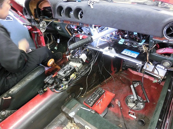 福岡県H様 AMG 500SL W107 ダッシュボード取り外し、リペア準備編