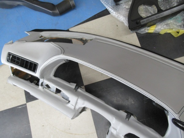 【埼玉県H様　W126前期モデル　380SEC　AMGスタイル　レストア　ダッシュボード張替えリペア完成！編】