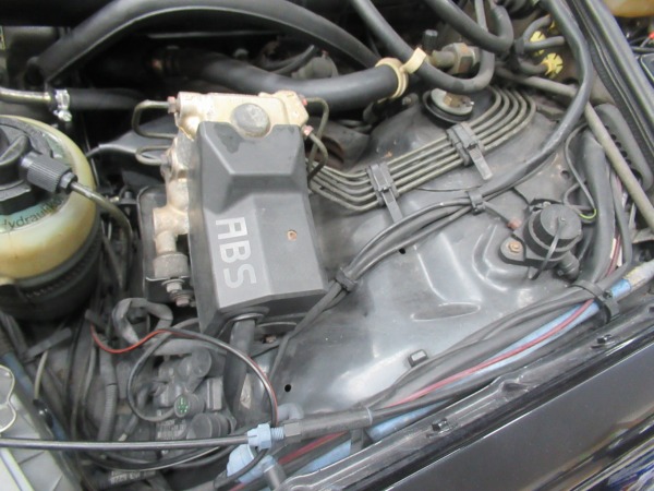 【練馬区S様　W126C126　５６０SEC　BBS　RS装着　レストア 配線撤去・フードインシュレーター取付編】