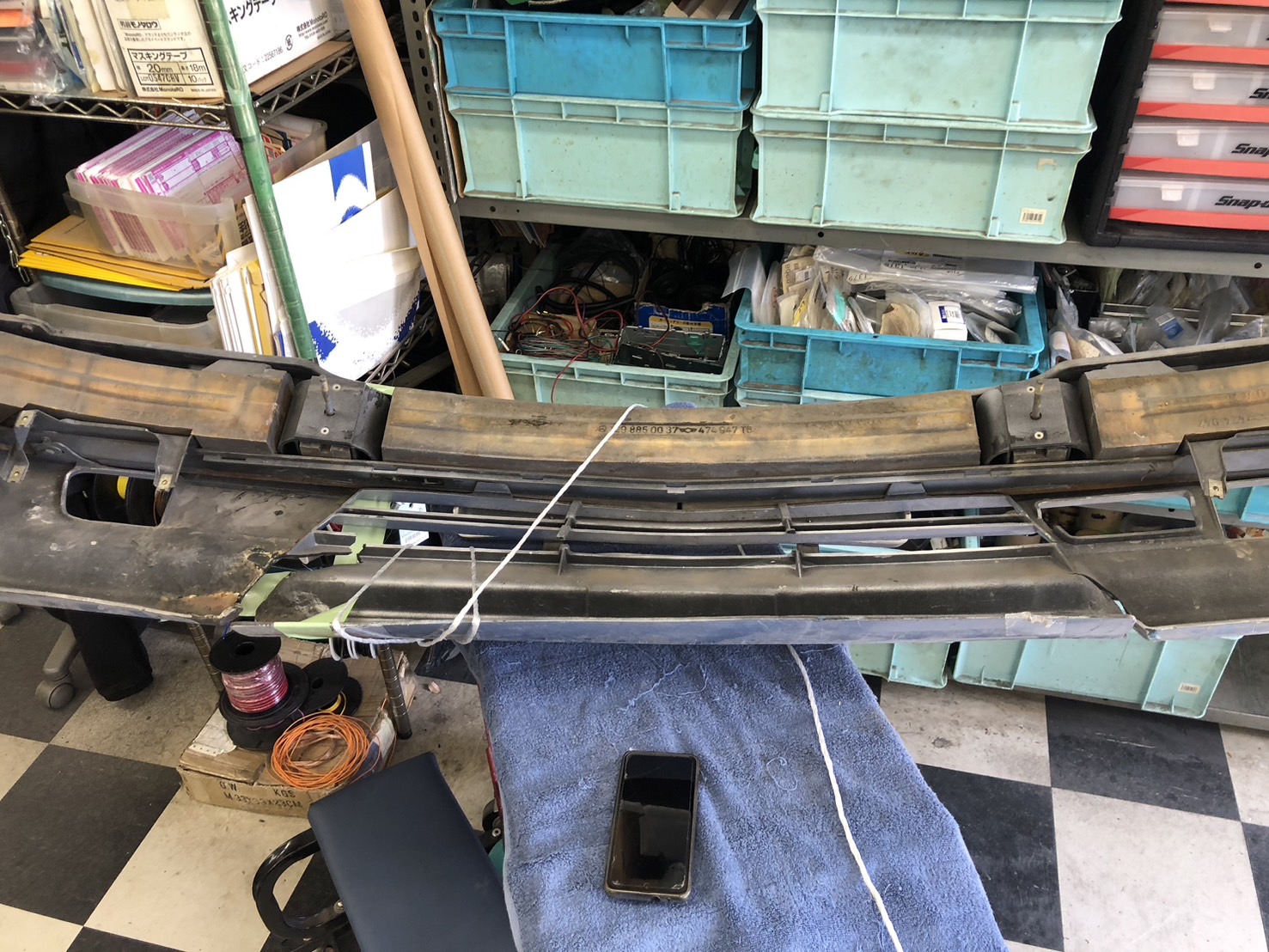 【千葉県Y様　R129　500SL　AMGver　CAROワイド　レストア　AMGバンパー修理編】