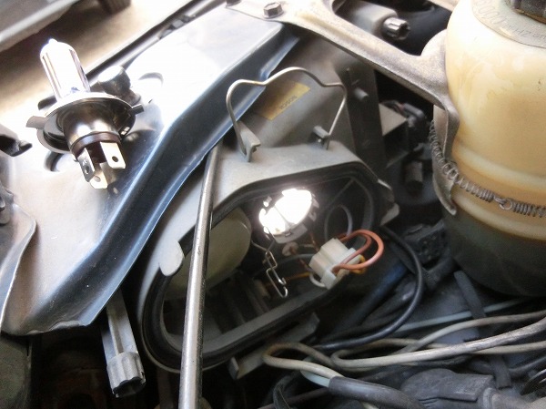 【西宮市S様　W126　AMGブリスター仕様　レストア　LEDヘッドライト変更・ナンバー灯ＬＥＤ取付編】