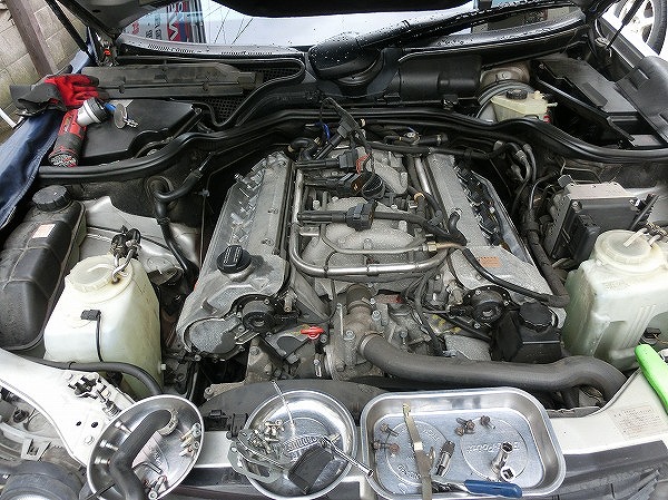 【神奈川県S様　W210　AMG　E50 タペットカバーパッキン・カムシャフトカバーオイル漏れ修理】