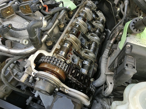 【神奈川県S様　W210　AMG　E50 タペットカバーパッキン・カムシャフトカバーオイル漏れ修理】