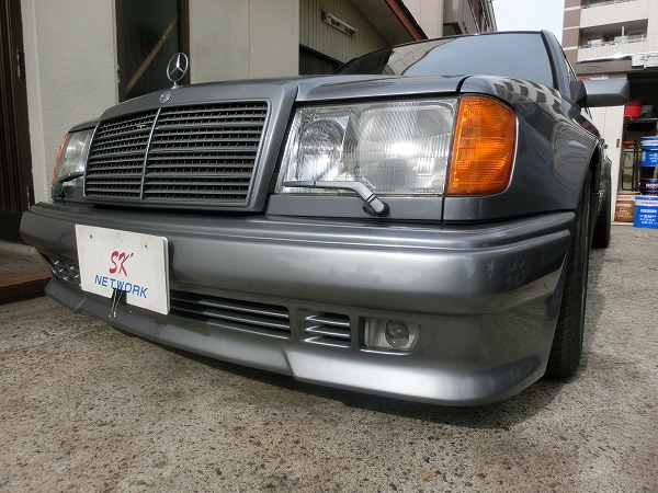 【川崎市A様　W124 500E　AMGスタイル　パールグレー　レストア　ＡＭＧＶ２ワイドフロントスポイラー取付編】
