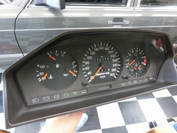 【川崎市A様　W124 500E　AMGスタイル　パールグレー　レストア 　AMG300キロスケールリペア編】