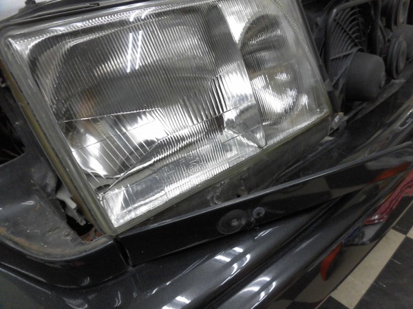 【千代田区T様　W124　AMG300CE　3.4　ワイドバージョン　レストア　ヘッドライト点検・AMGフォグランプ脱着編】